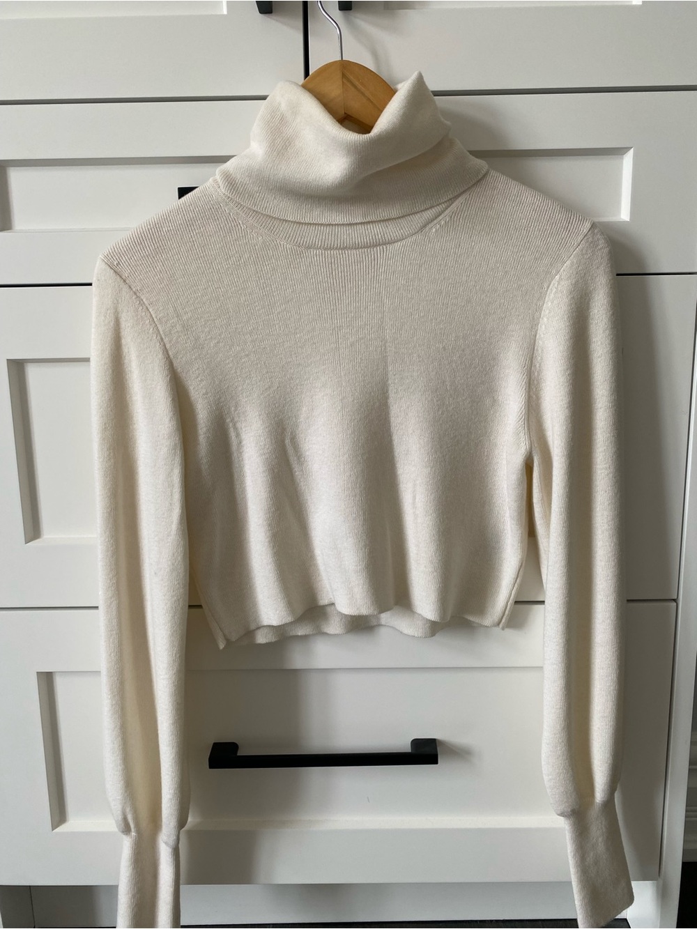 Wilfred Cream Cropped Turtleneck Sweater